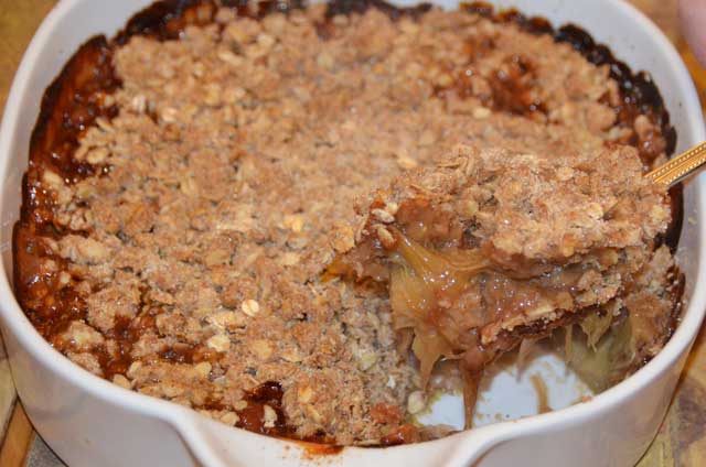 rhubarb-crumble-in-serving-dish