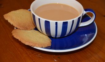 lemon-biscuits-with-a-cup-of-tea