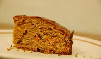 slice-carrot-cake-on-plate