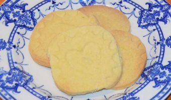 shortbread-biscuits-on-a-plate