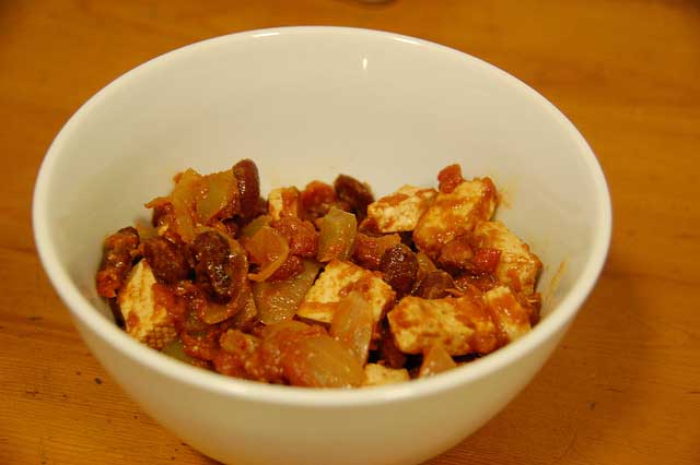 Vegetarian chilli recipe made with tofu, pepper, kidney beans and tomatoes served in a bowl