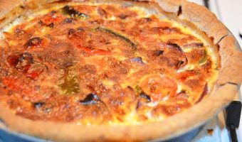 whole-quiche-with-peppers-in-pastry