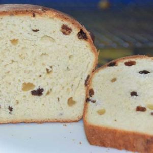 cut-loaf-with-ginger-and-sultanas