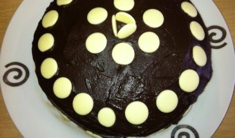 whole-chocolate-sponge-cake-with white-chocolate-buttons