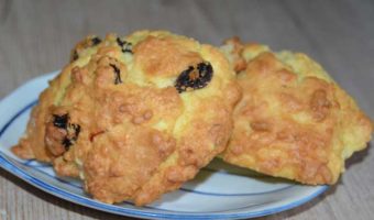 buns-with-raisins-on-a-plate