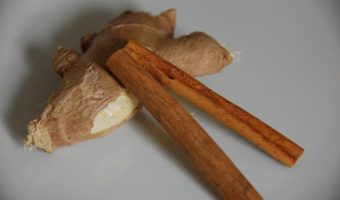 root ginger and cinnamon sticks