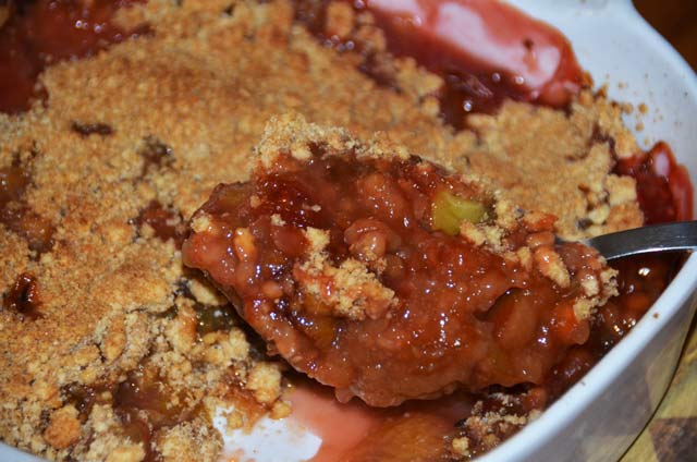 plum-crumble-in-serving-dish