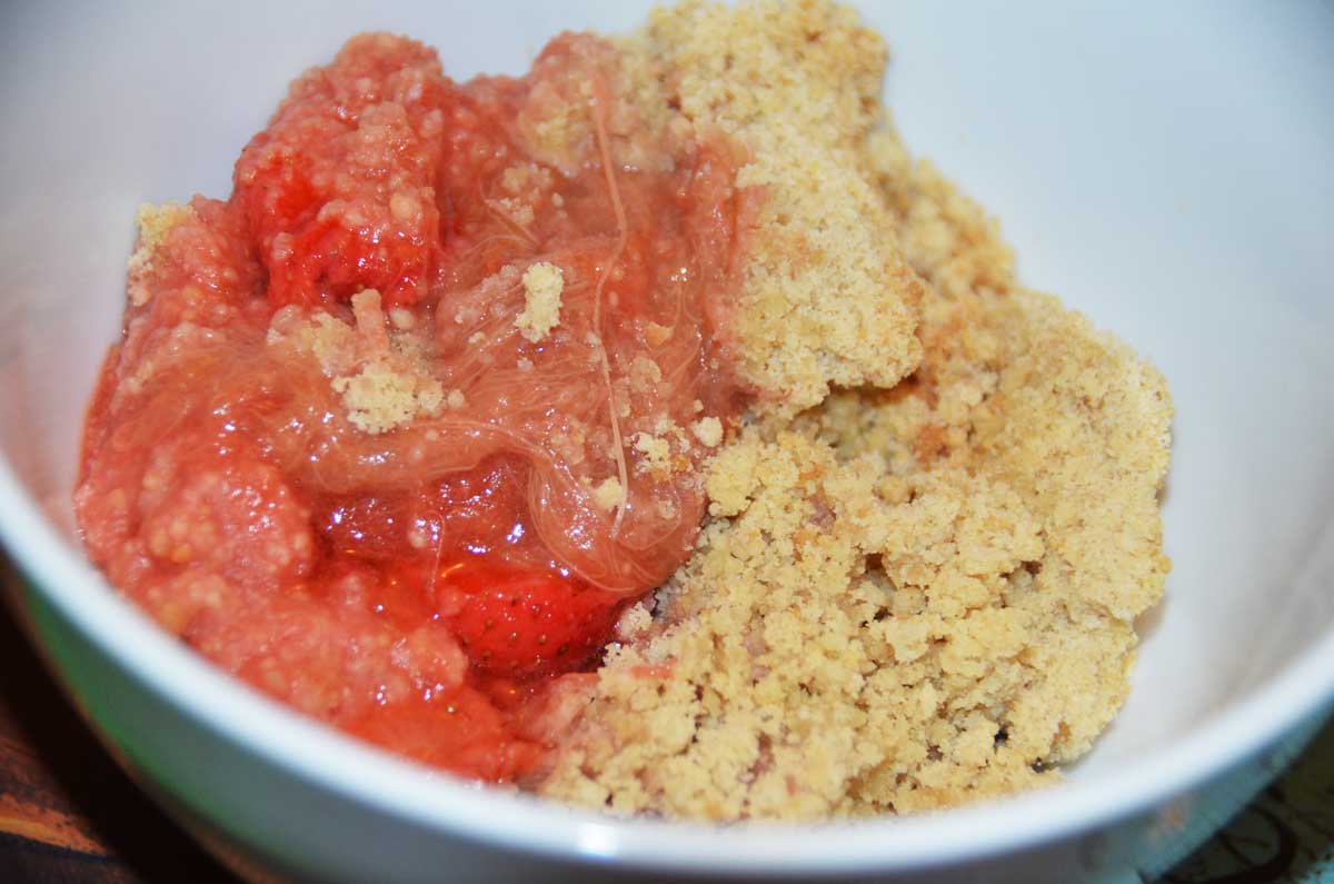 portion of rhubarb and strawberry crumble