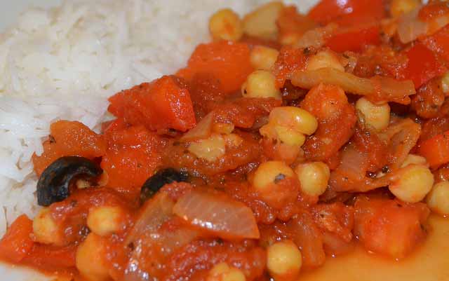 chickpeas, peppers and onion on a bed of rice