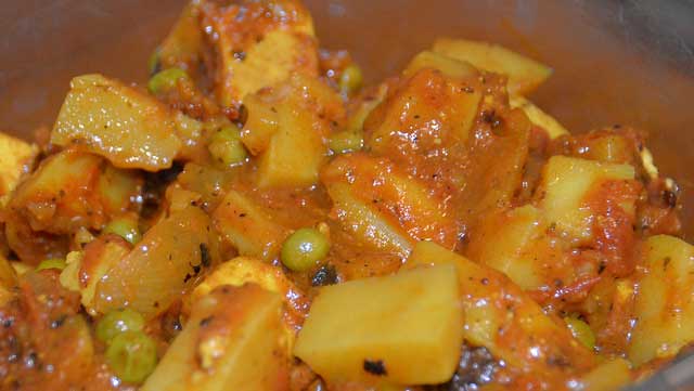 Vegetable curry made from paneer cheese, potatoes and peas